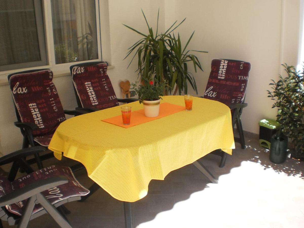 Apartment Lana Omiš Buitenkant foto