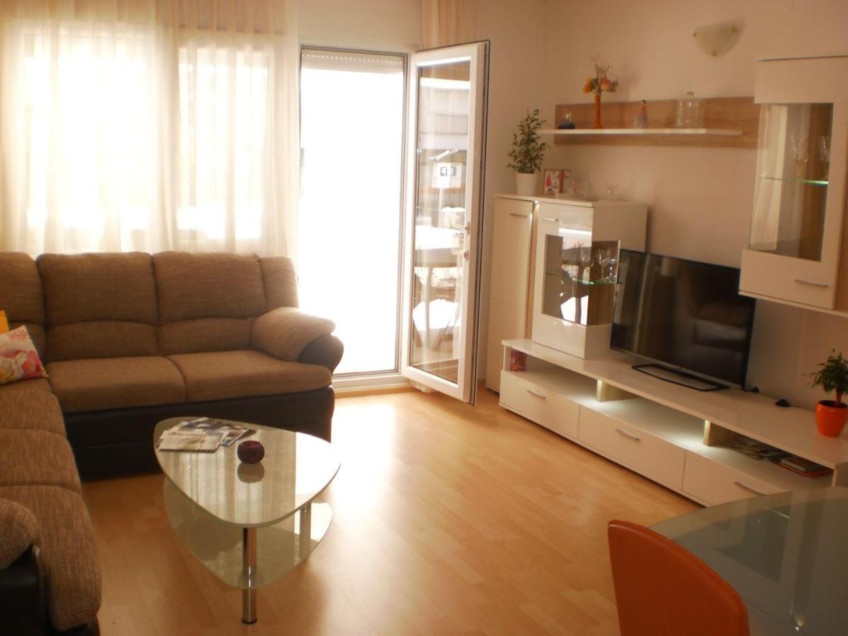 Apartment Lana Omiš Buitenkant foto