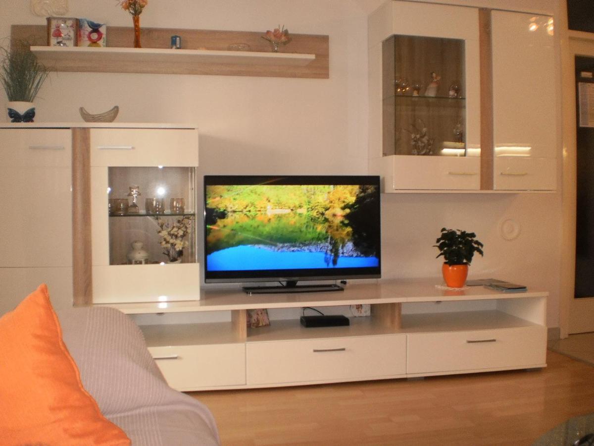 Apartment Lana Omiš Buitenkant foto