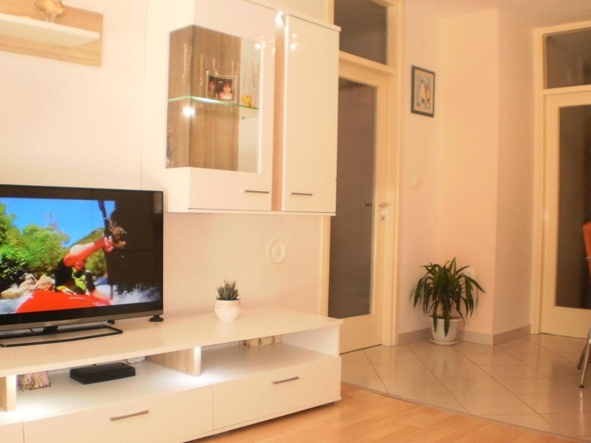 Apartment Lana Omiš Buitenkant foto