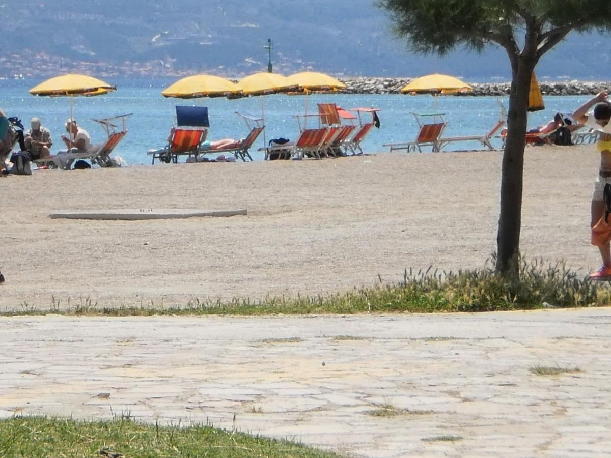 Apartment Lana Omiš Buitenkant foto