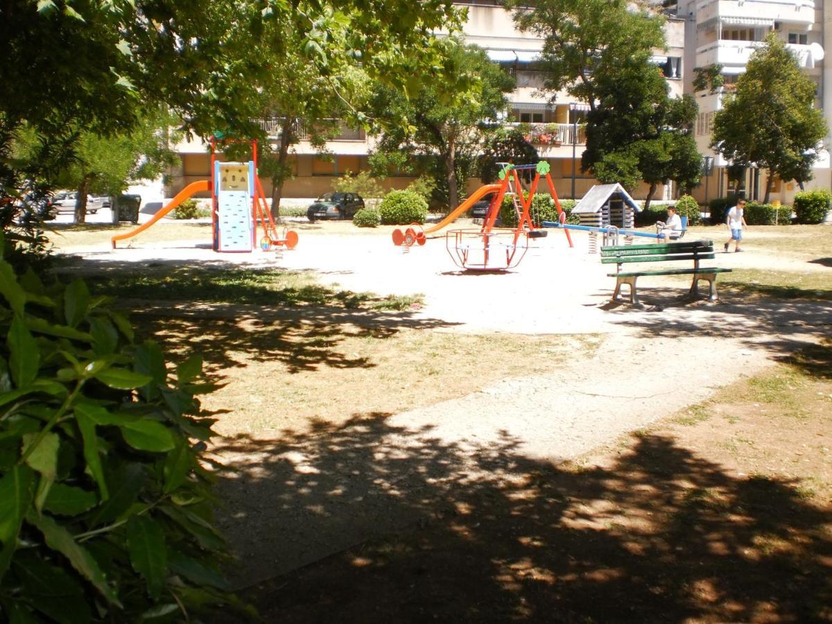 Apartment Lana Omiš Buitenkant foto