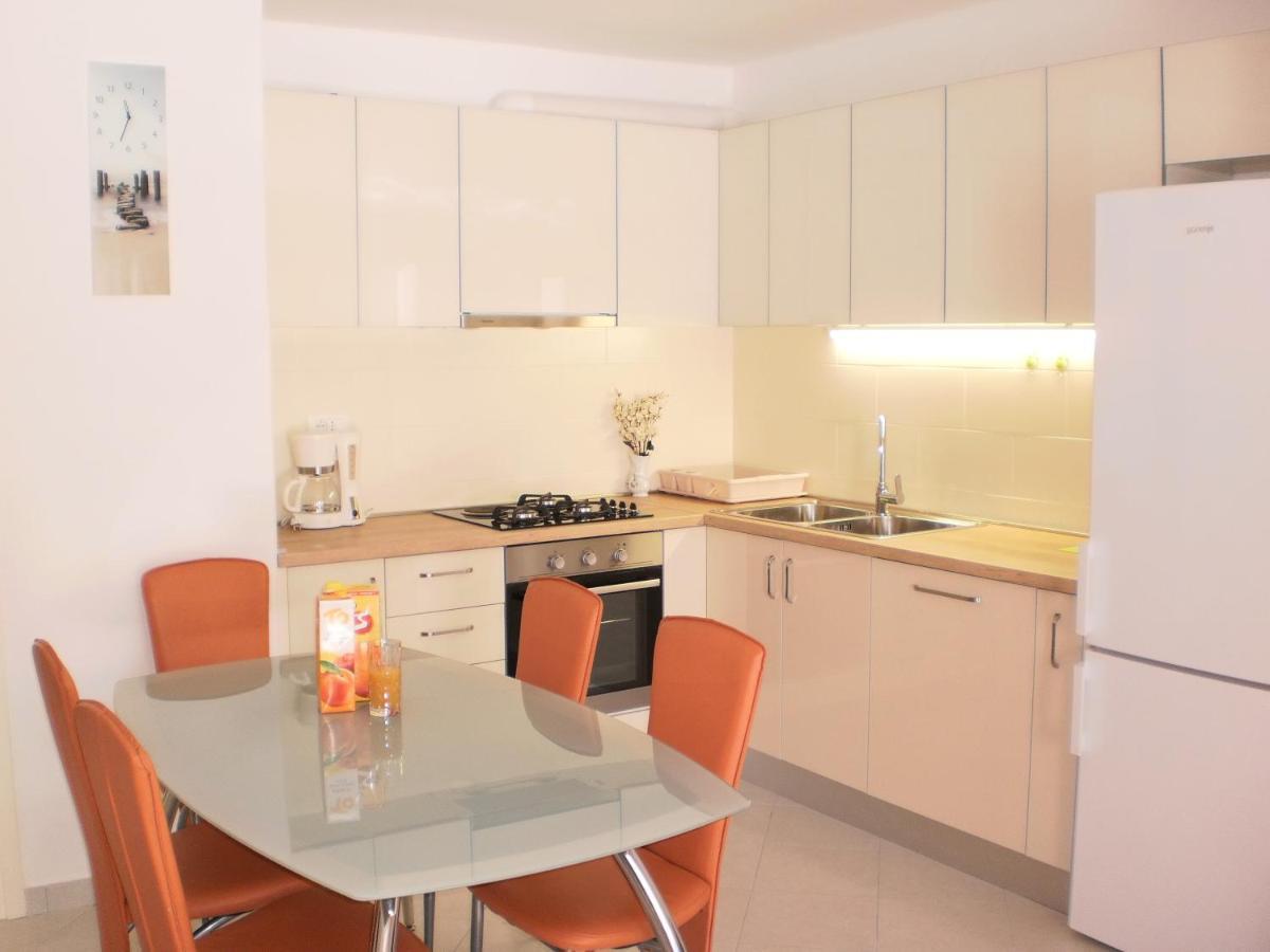 Apartment Lana Omiš Buitenkant foto