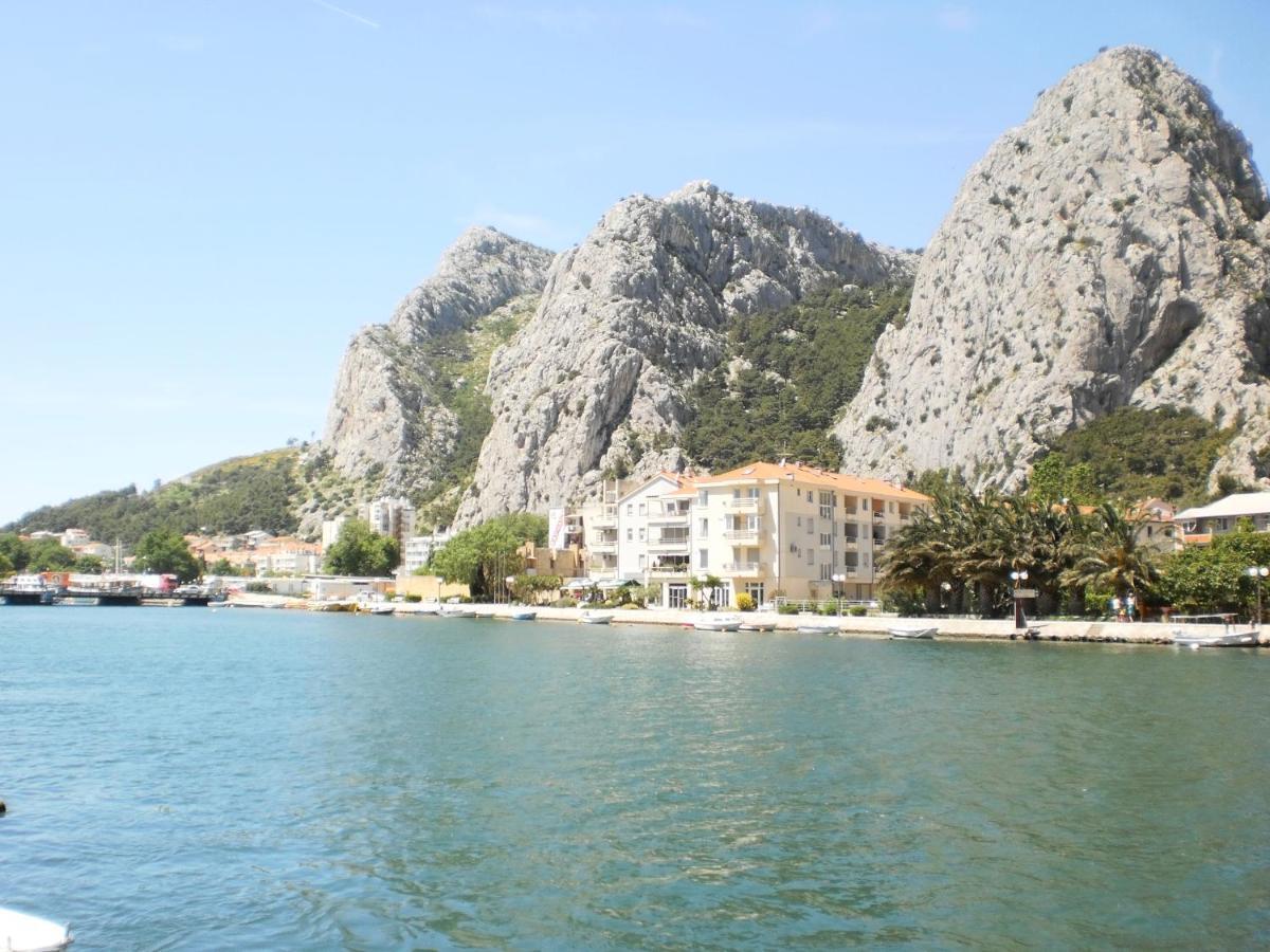 Apartment Lana Omiš Buitenkant foto