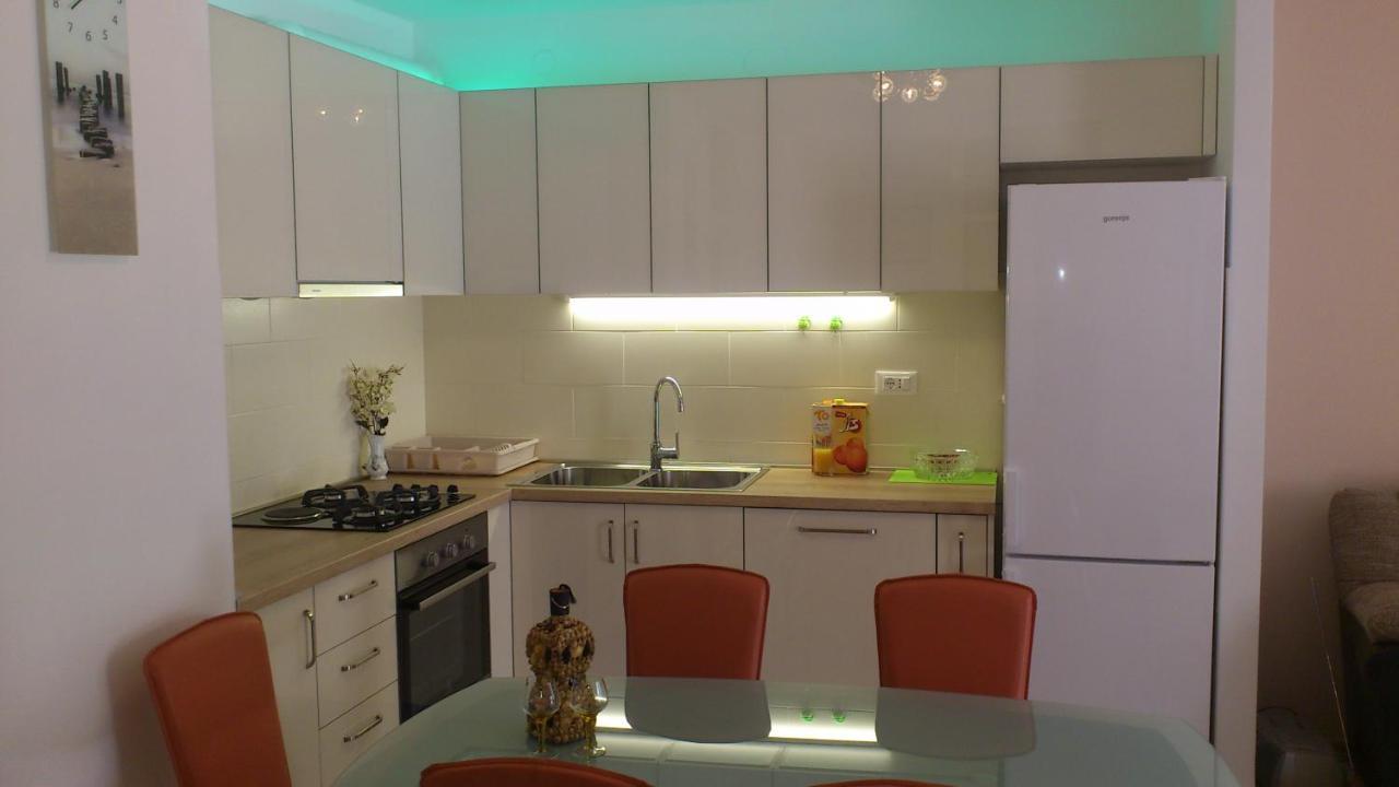 Apartment Lana Omiš Buitenkant foto